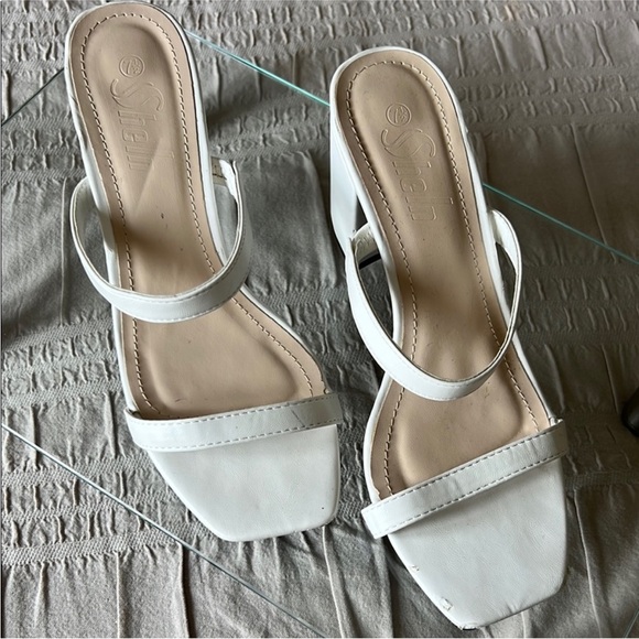 WHITE BLOCK HEEL SANDAL - Picture 2 of 4